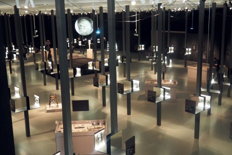 Paroda „Sidabro merginos“ Nacionalinėje dailės galerijoje. Nuotrauka: A. Mikuckytė-Mateikienė.